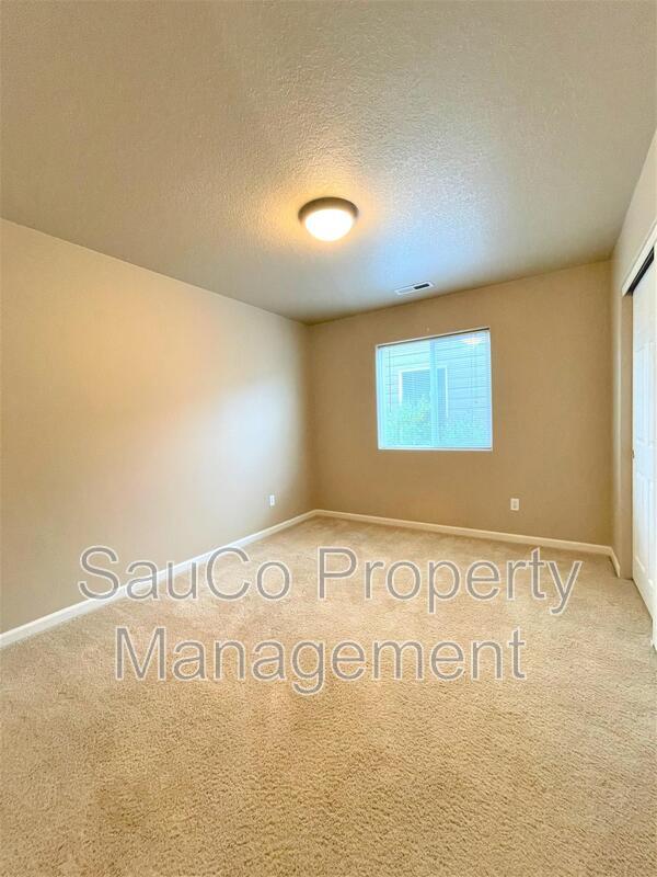 Building Photo - 3762 SE Oakleaf St