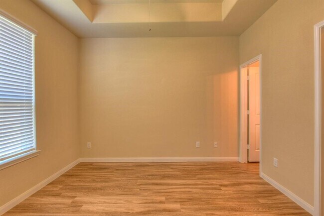 Building Photo - 3213 Buttercup Dr