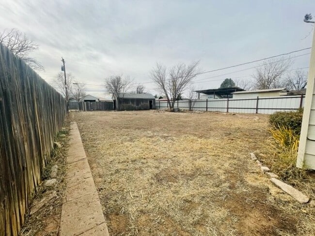 Building Photo - 1002 W Deming St