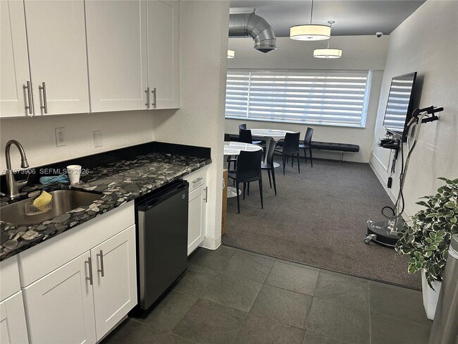 Building Photo - 401 Golden Isles Dr