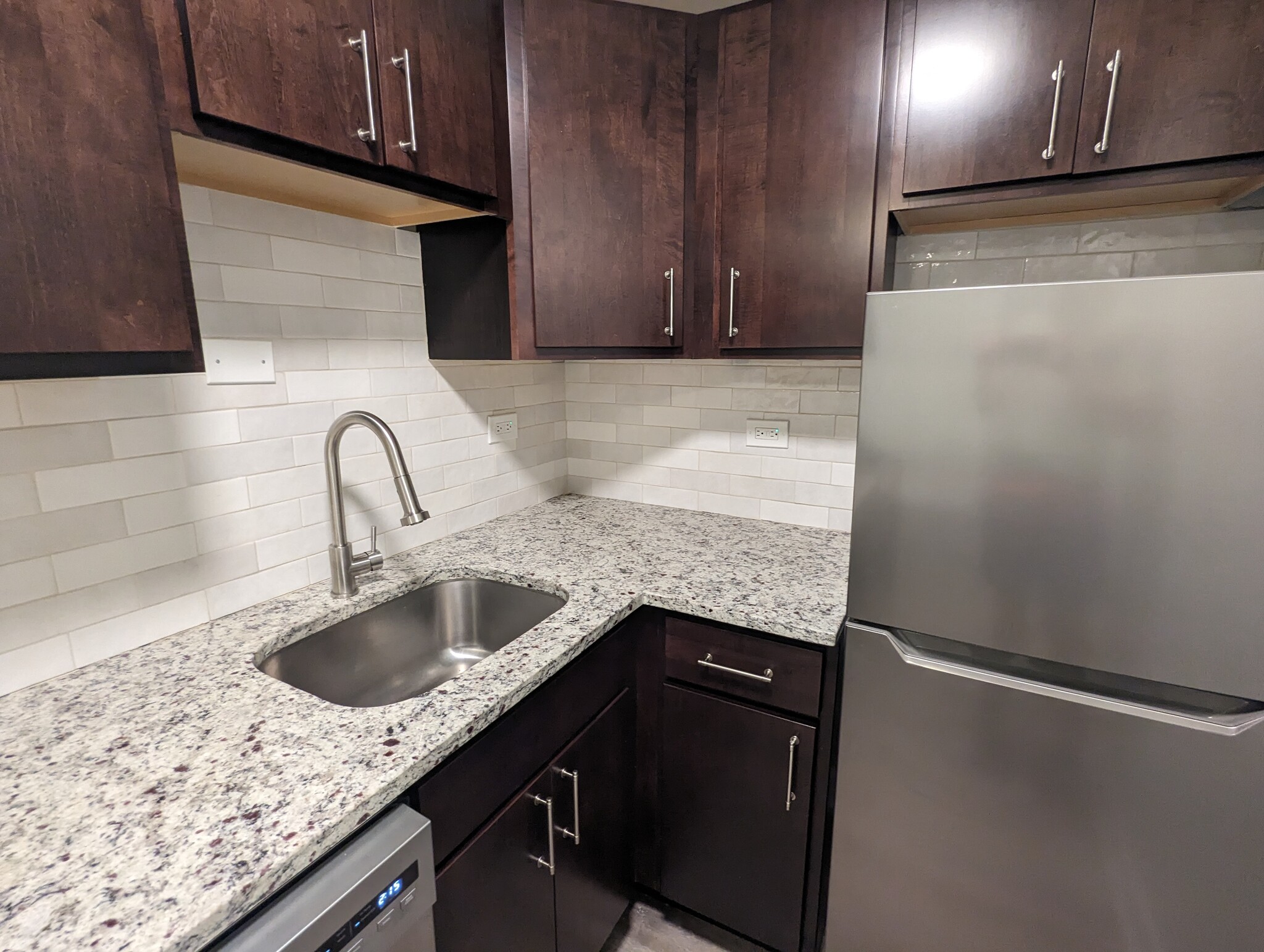 Building Photo - 511 W Barry Ave