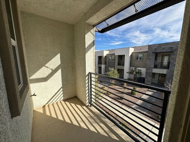 Building Photo - Henderson Townhome for rent