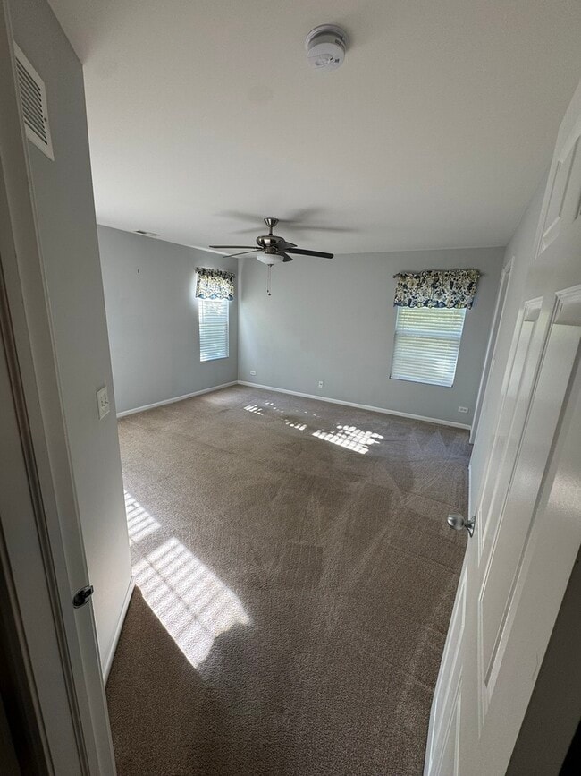 Building Photo - 1425 Millbrook Dr