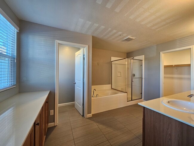 Building Photo - 10900 Merrick Way