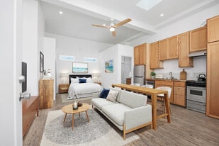 Building Photo - 1327 Hygeia Ave