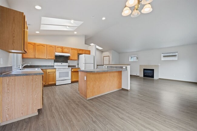 Building Photo - Move in ready! 3 bedroom rambler - Great l...