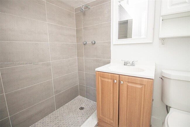 Building Photo - 1840 Fillmore St