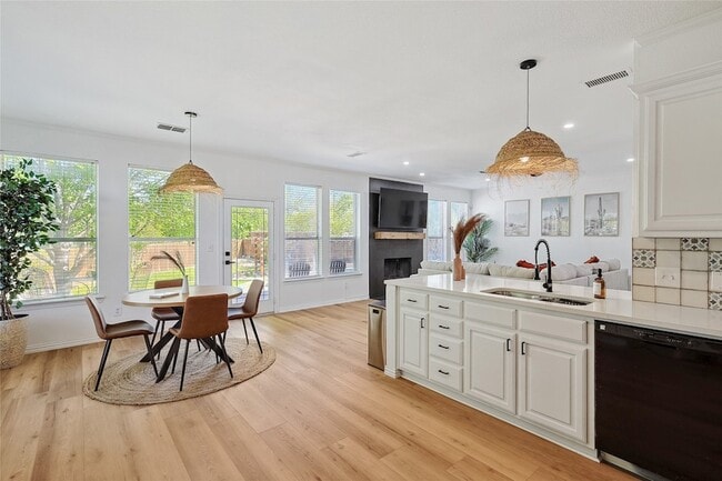 Building Photo - 5615 Teal Ct