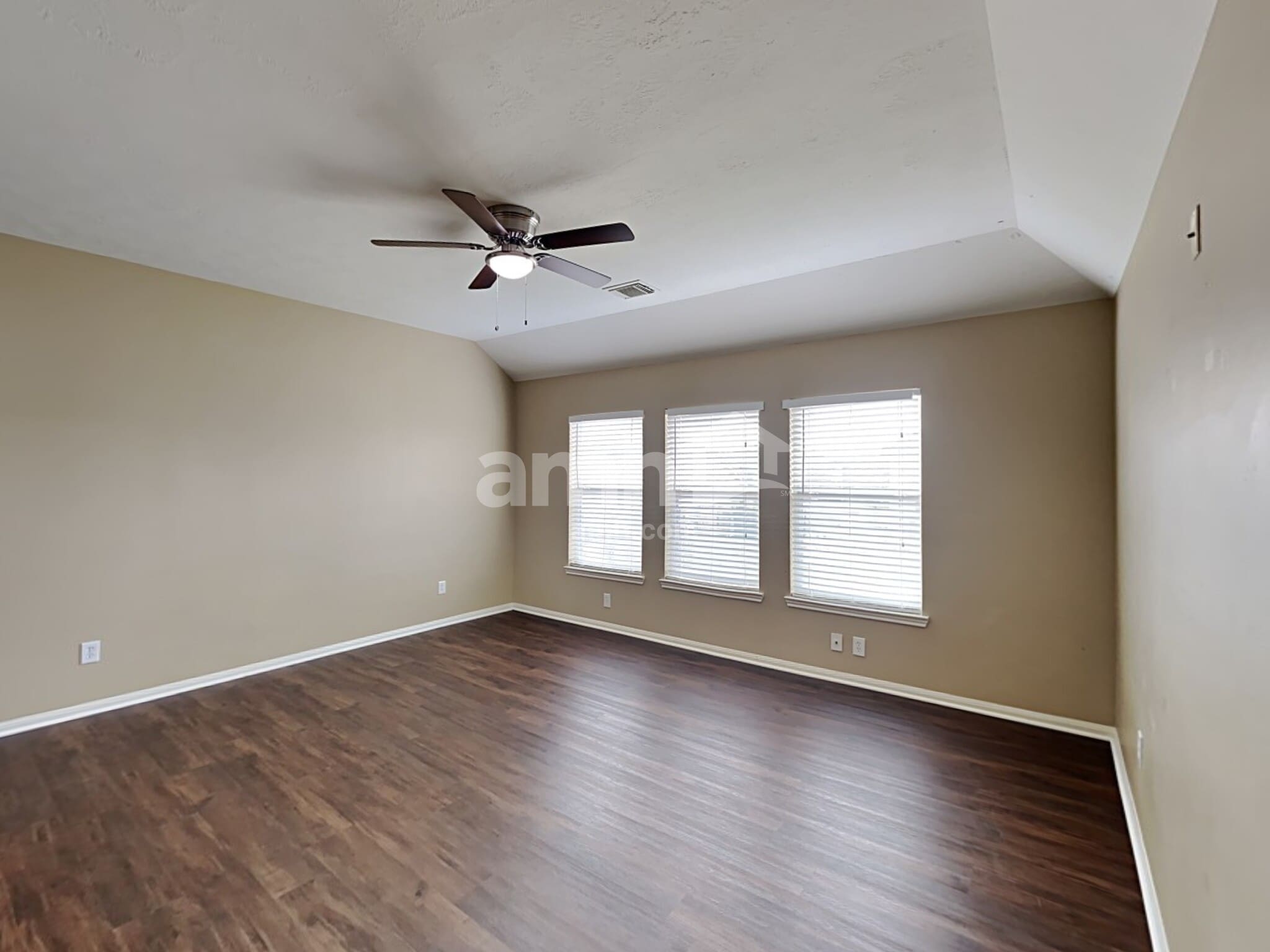 Building Photo - 1927 Makenna Ln