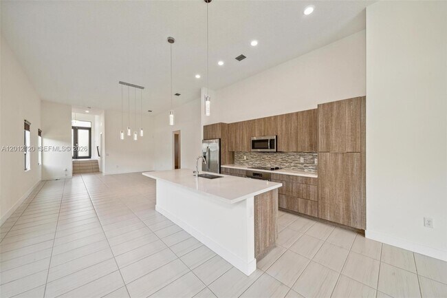 Building Photo - 7635 NW 103rd Pl