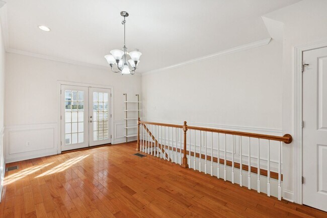 Building Photo - Beautiful 3 bedroom house with Private bac...