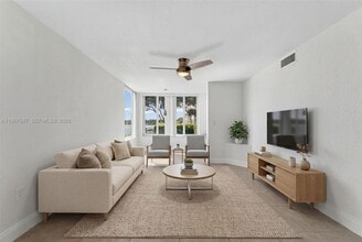 Building Photo - 2841 N Oakland Forest Dr