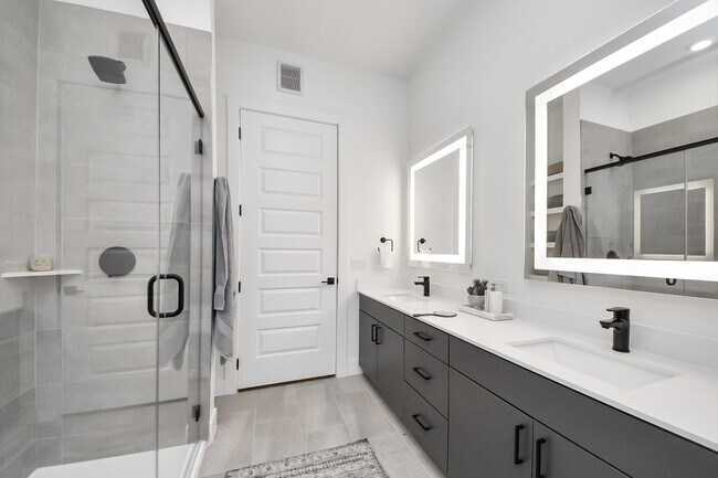 Building Photo - 15635 Memorial Dr