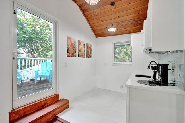 Building Photo - 1115 SW 4th St