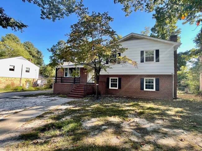Primary Photo - 818 S Park Dr