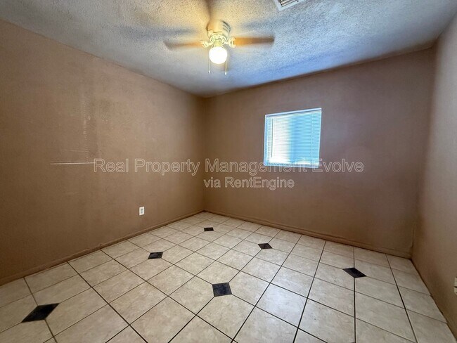 Building Photo - 3419 W Marshall Ave