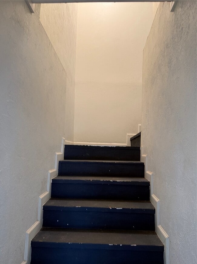 Building Photo - 8 Bayvilla Dr