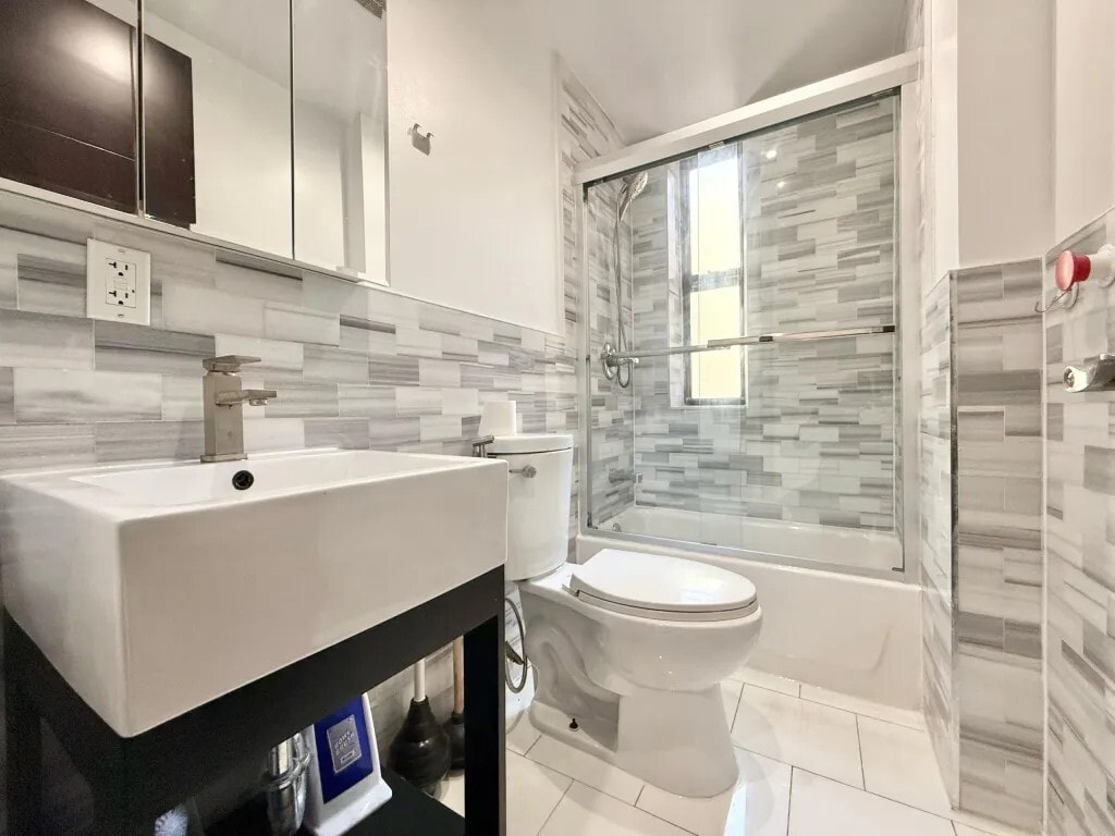 Building Photo - Nice room in a good neighborhood