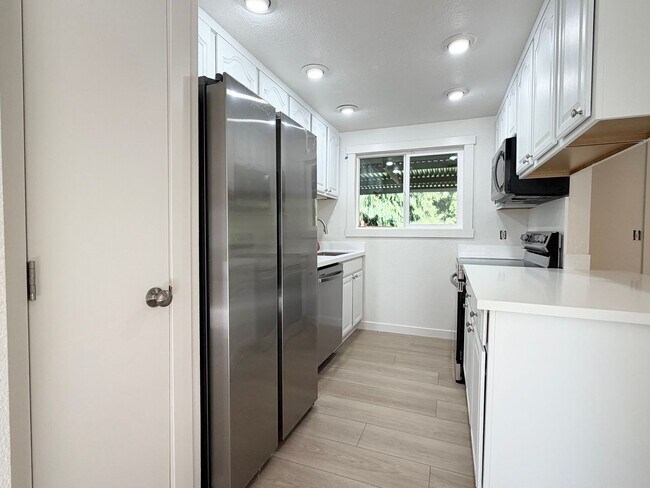 Building Photo - Fully updated 4 bedroom Federal Way home
