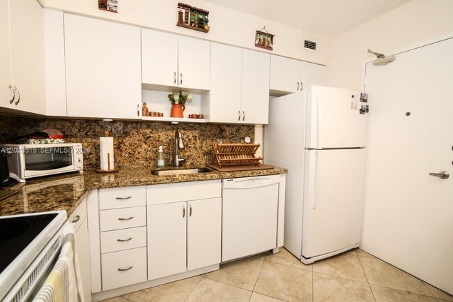 Building Photo - 5151 Collins Ave
