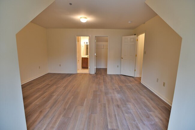Building Photo - 3 Bedroom Single Family in Midtown with Pa...