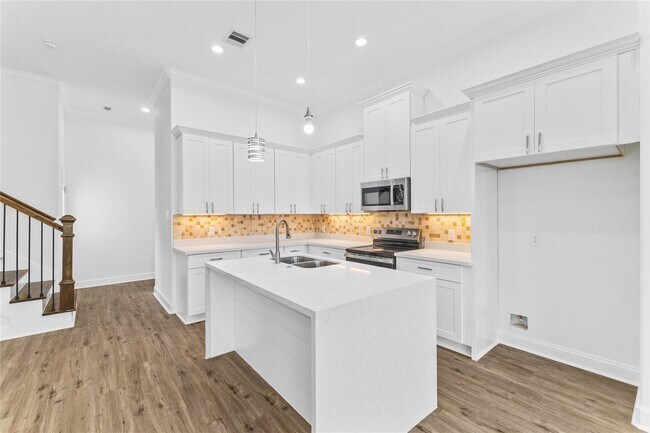Building Photo - 7805 Farnsworth St