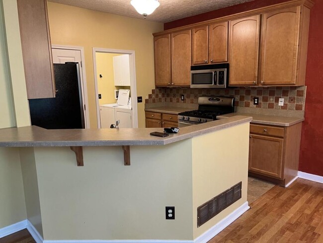 Building Photo - 5825 Crescent Ridge Dr