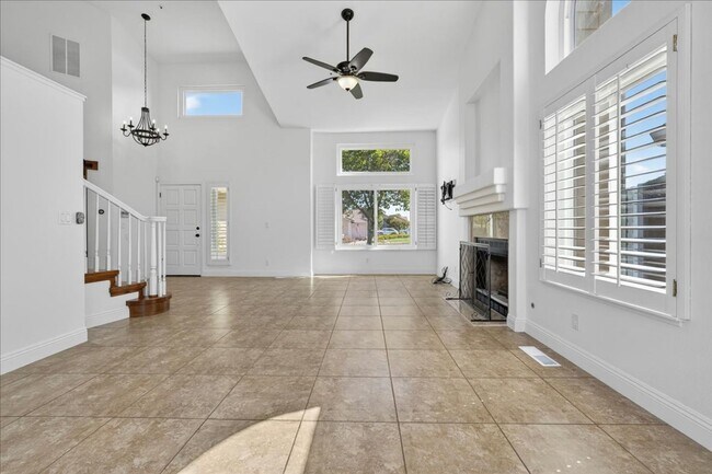 Building Photo - Toro Sunshine Expansive 4 Bed/ 3 Bath Home!