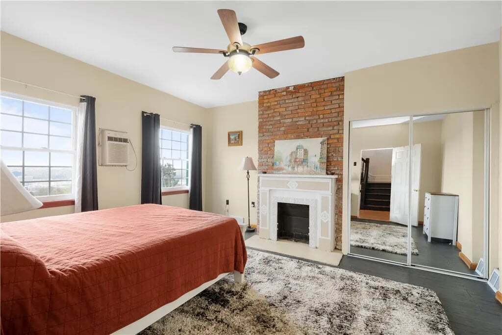 Building Photo - 310 Marsonia St