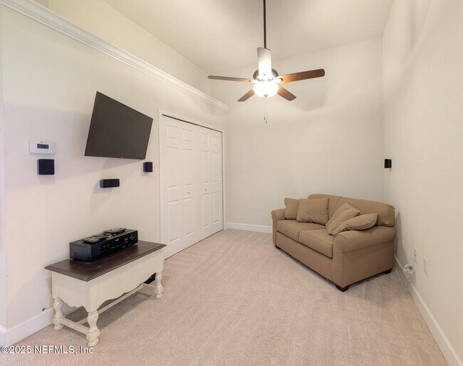 Building Photo - 6846 Roundleaf Dr
