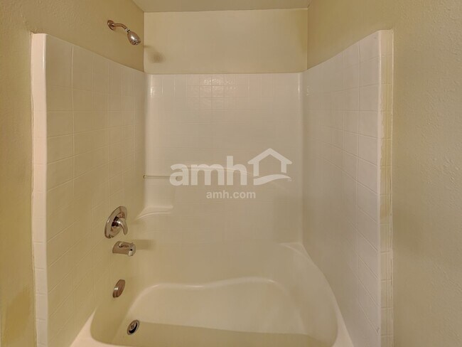 Building Photo - 6606 Gentle Oaks Dr N