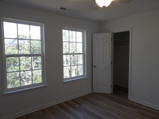 Building Photo - 4116 Horseshoe Rd N