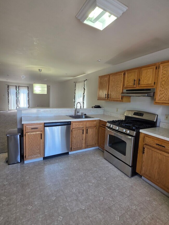 Building Photo - Browntown Twin Home