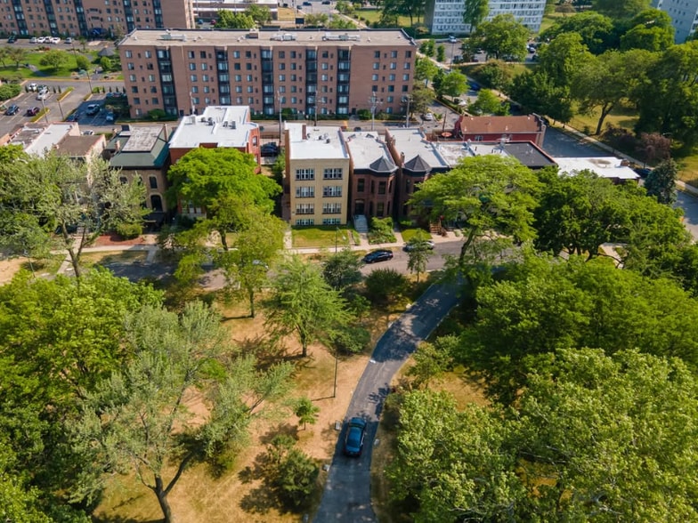 Building Photo - 619 E Groveland Park