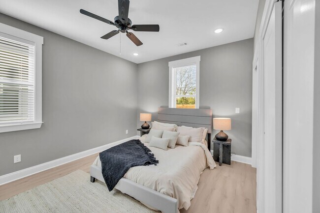 Building Photo - 307 Kate St