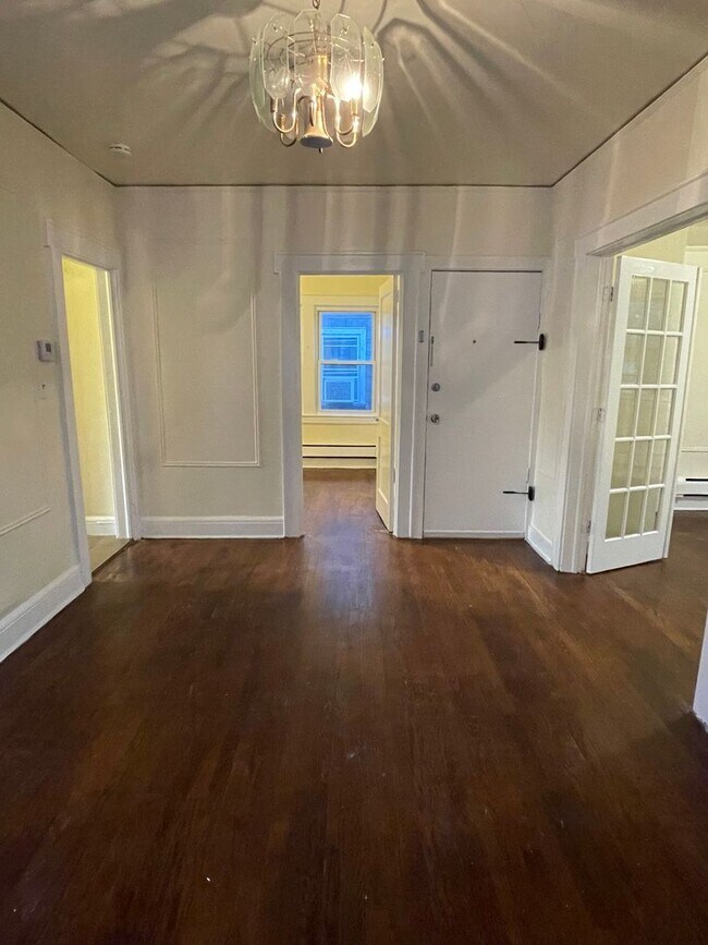 Building Photo - 19-21 Poe Avenue