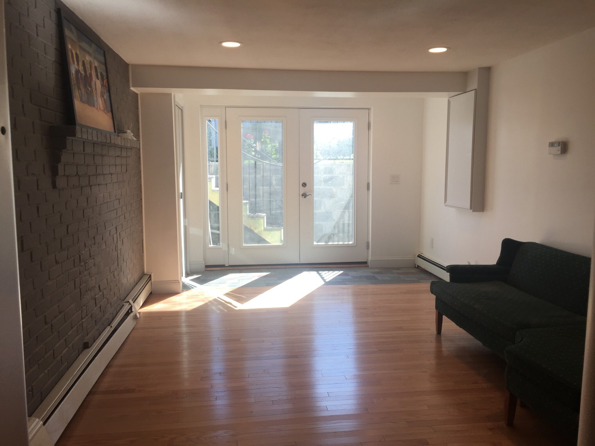 Building Photo - 11 Bridge St