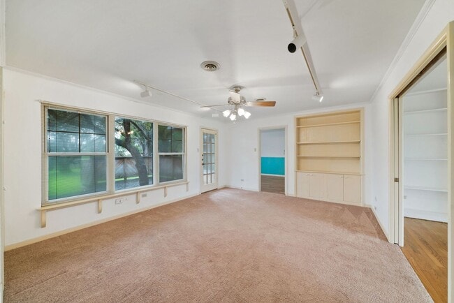 Building Photo - 2BED, 2BATH HOLLYWOOD PARK