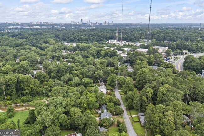 Building Photo - 1742 Helen Dr NE