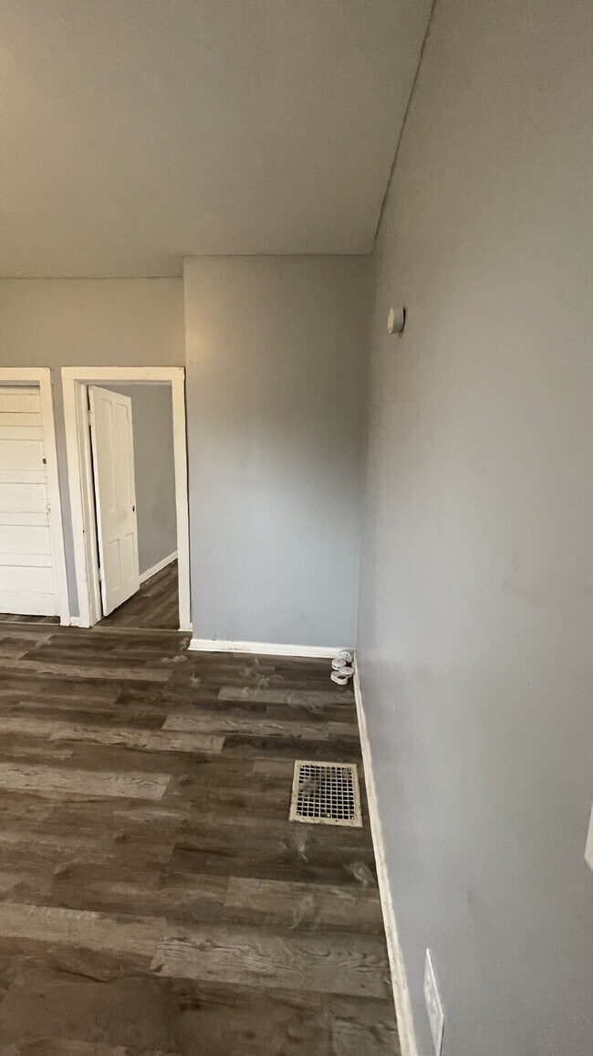 Building Photo - Cozy 1-Bedroom in Sharon – Walkable Location, Pets Welcome!