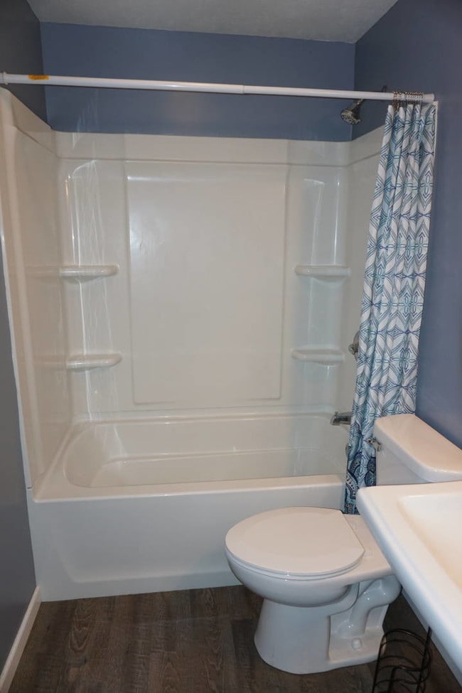 Building Photo - 204 N Geri St