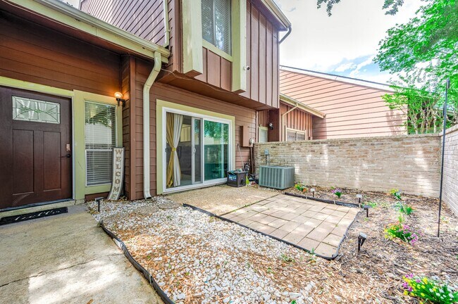 Building Photo - 12668 Newbrook Dr