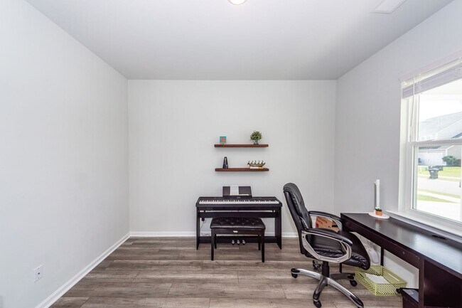 Building Photo - 6 Bedroom 4.5 Bath in Limehouse Village - Summerville