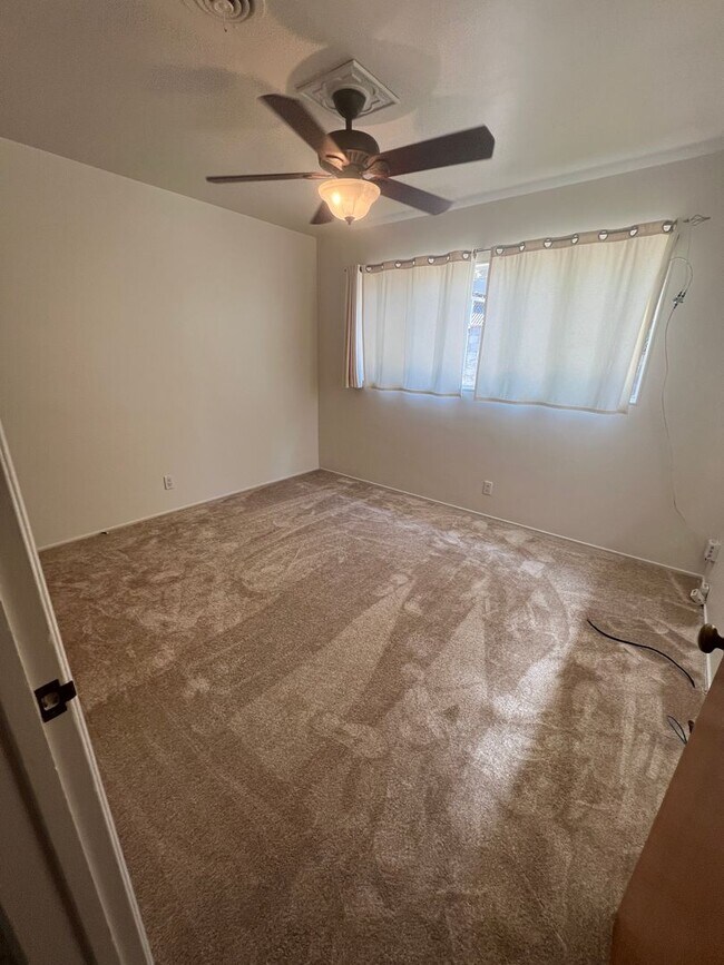 Building Photo - 1950's Ranch Style 2+2 with den/office Hom...