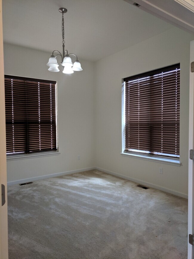 Building Photo - 6015 Medlar Pl