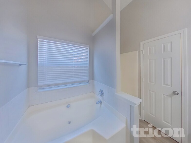 Building Photo - 5813 Wellborn Creek Dr