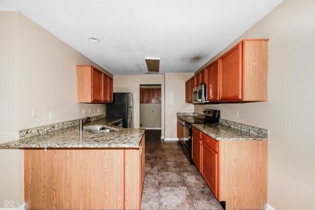 Building Photo - 2525 Grand Fir Dr