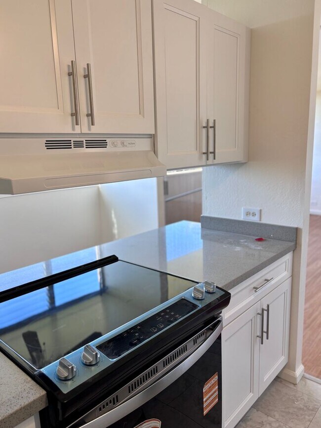 Building Photo - Available now: A 2 Bedroom, 1 bathroom with 1 assigned parking stall in Hokuahiahi Apartments