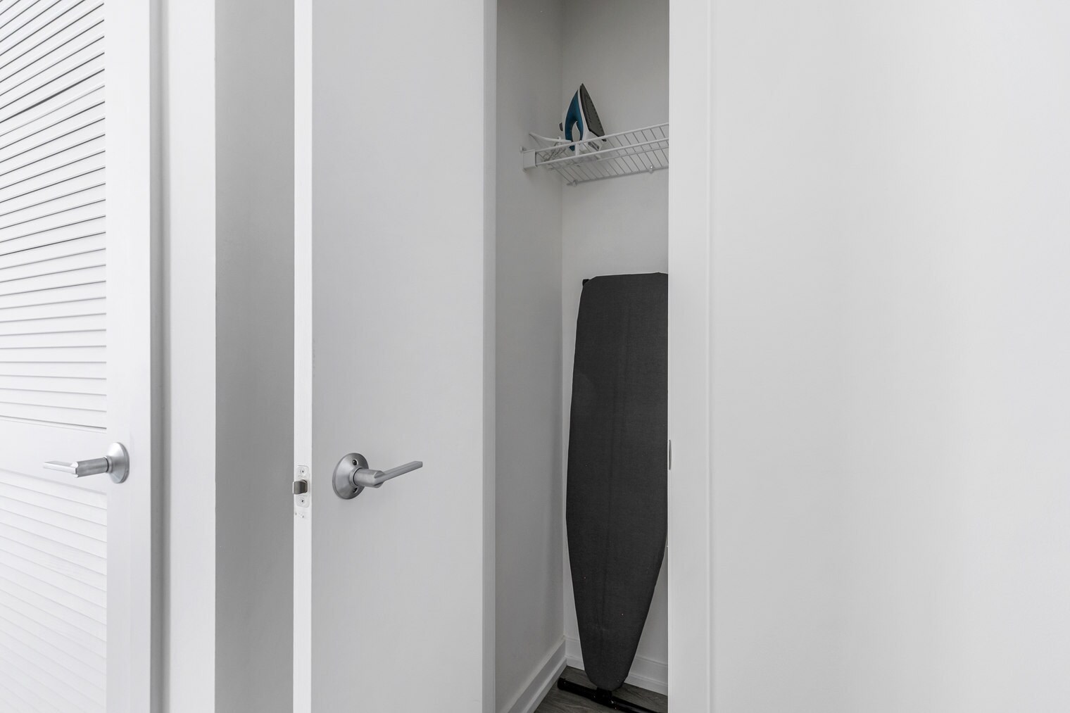 Building Photo - 460 W Chicago Ave