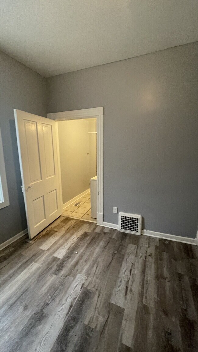 Building Photo - Cozy 1-Bedroom in Sharon – Walkable Location, Pets Welcome!